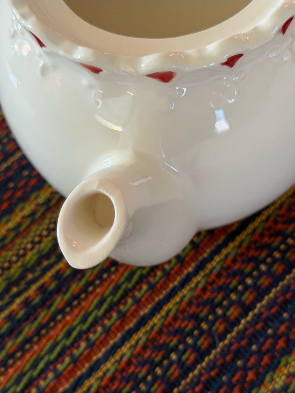 Otagiri Vintage White Ceramic Teapot with Green Wreath and Red Bow - Picture 4 of 7